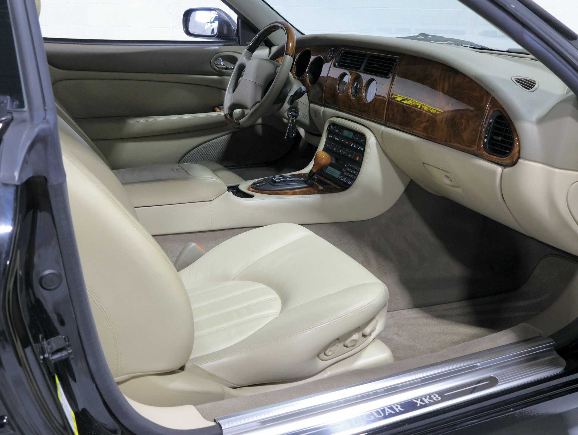 Used 2002 Jaguar XK8 Coupe image 54