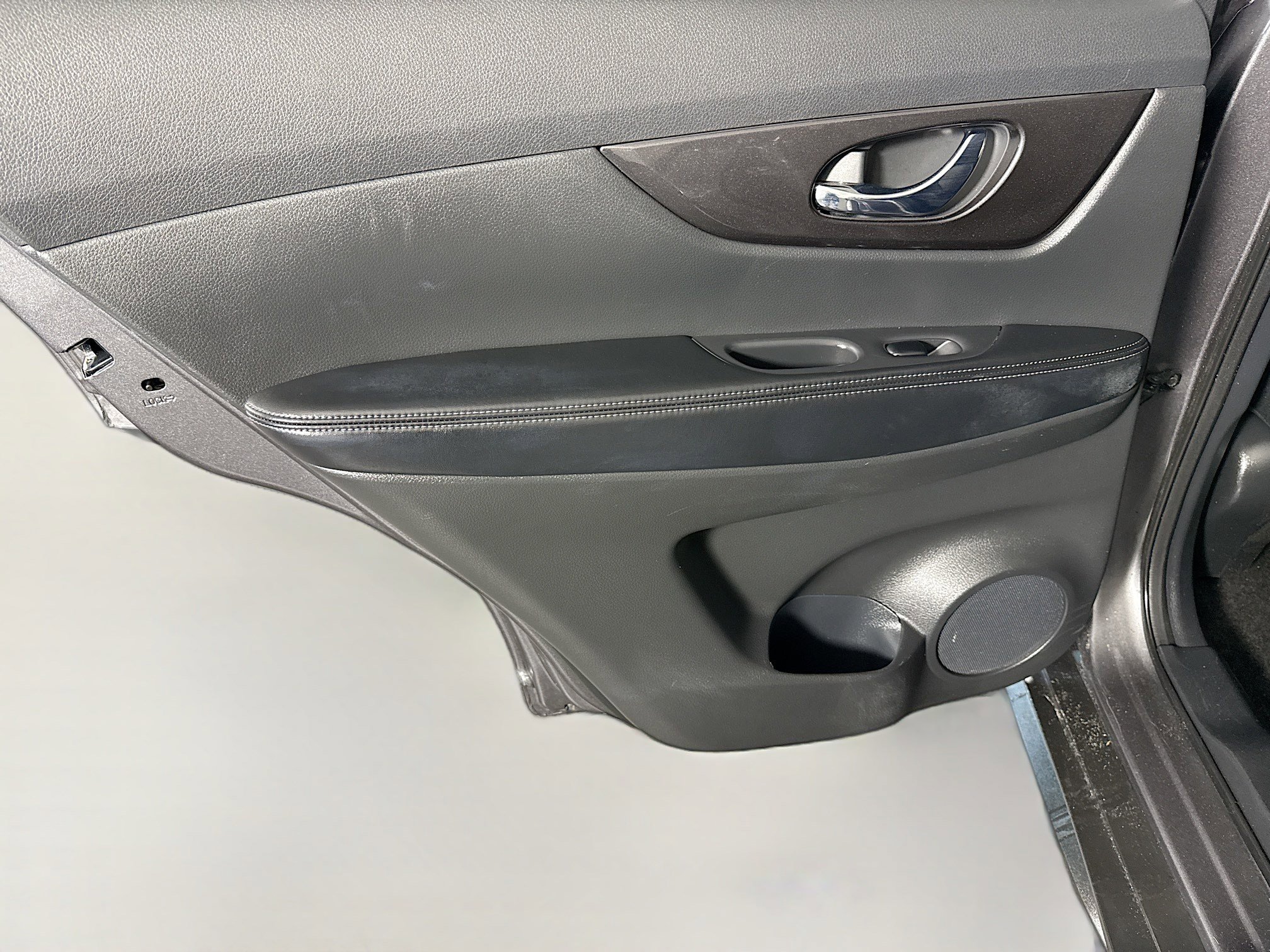 Used 2019 Nissan Rogue SV image 26