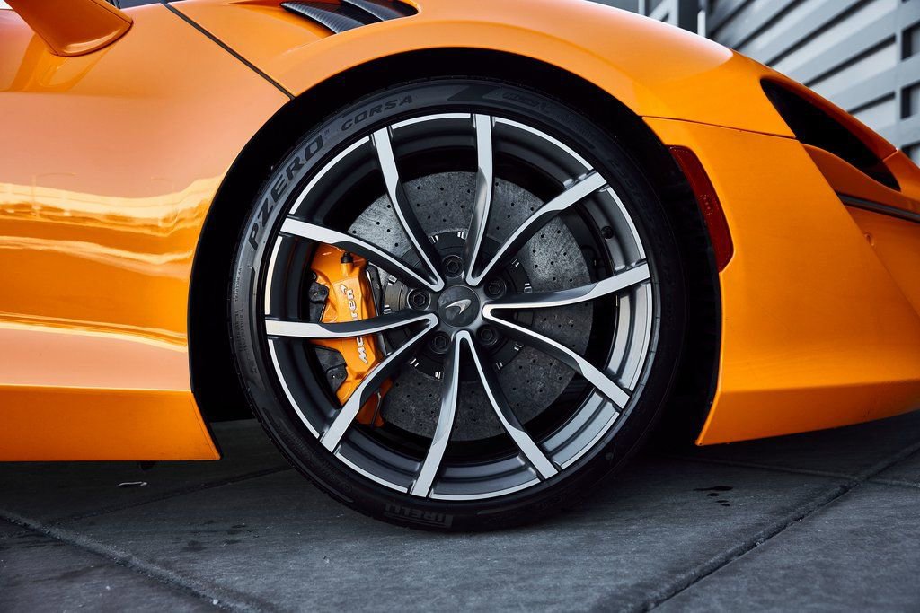 Used 2025 McLaren Artura Spider RWD image 34