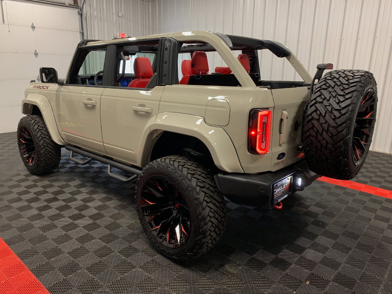 Used 2025 Ford Bronco Outer Banks w/ Sasquatch Package image 3