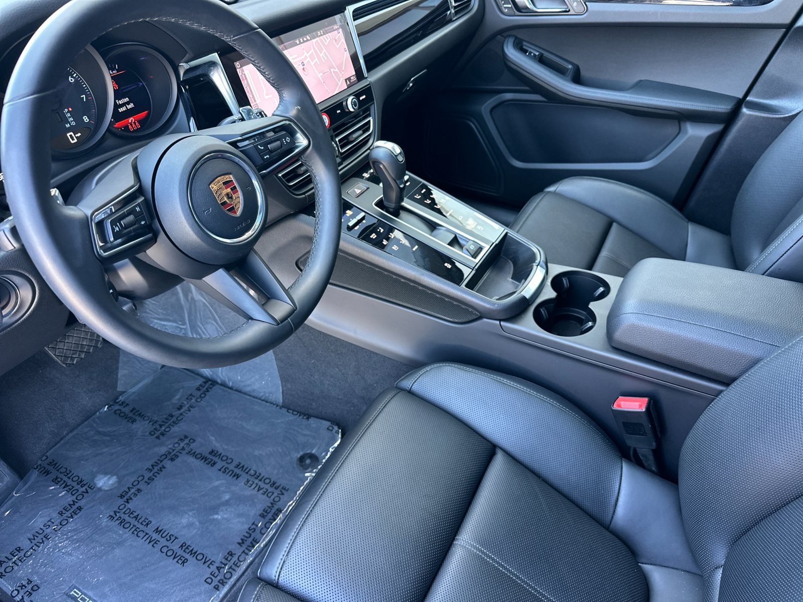 Certified 2026 Porsche Macan AWD/4WD image 5