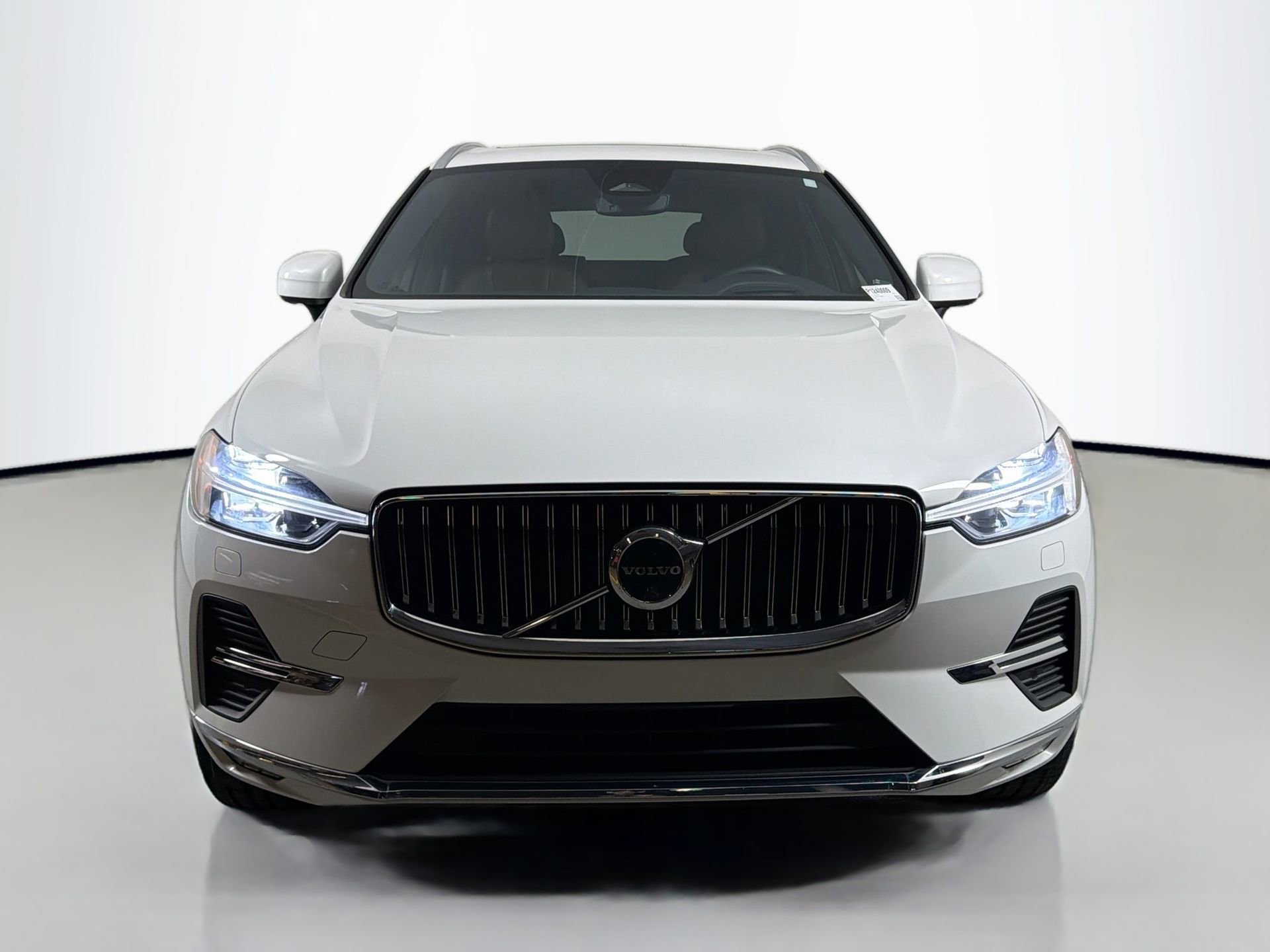Certified 2023 Volvo XC60 B5 Ultimate w/ Climate Package FWD image 2