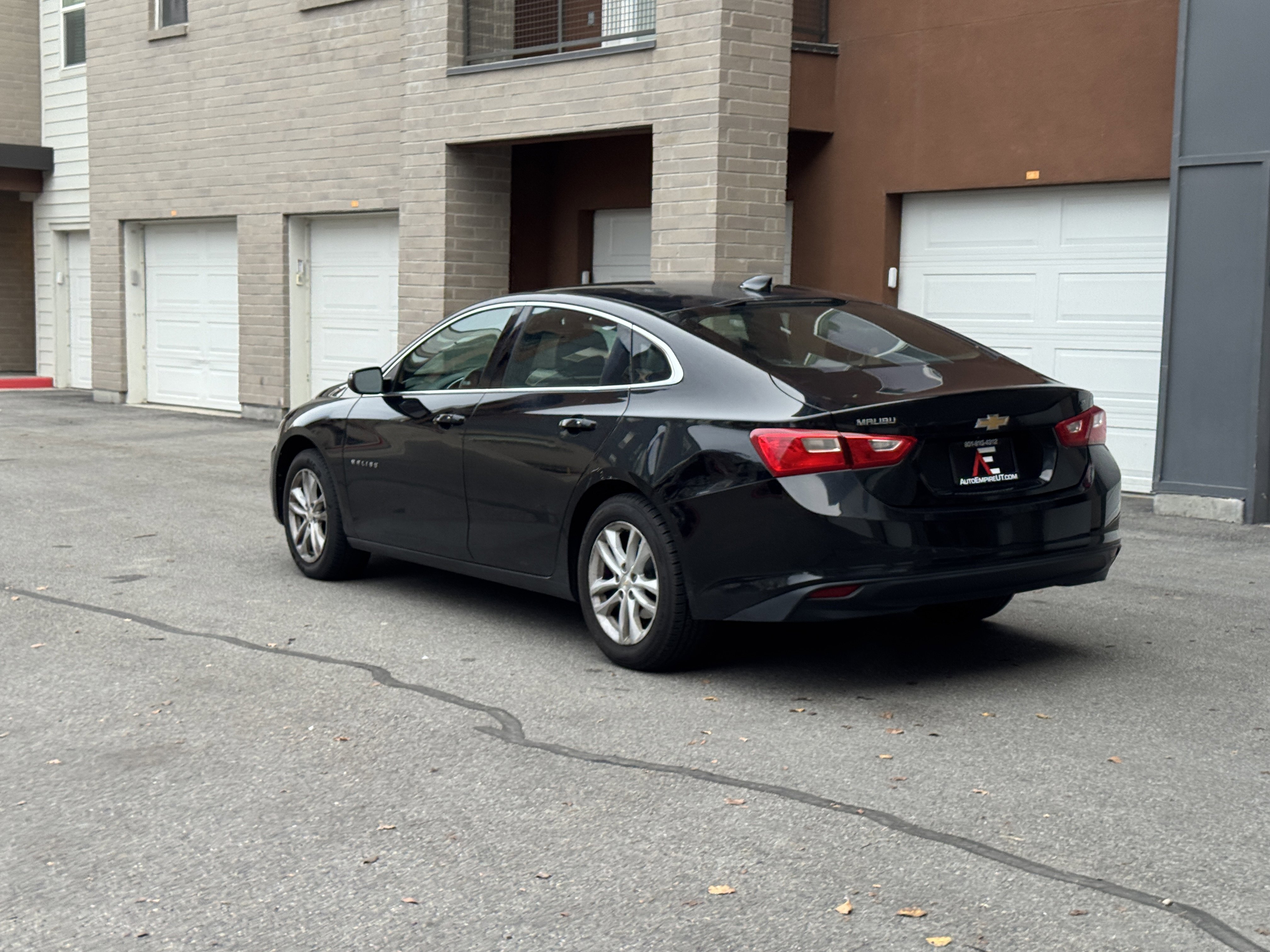 Used 2018 Chevrolet Malibu LT FWD image 2