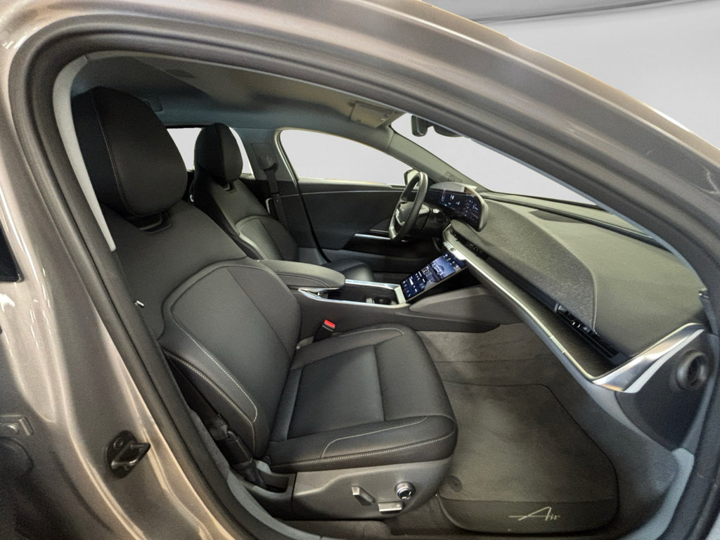Used 2025 Lucid Air Pure RWD image 17