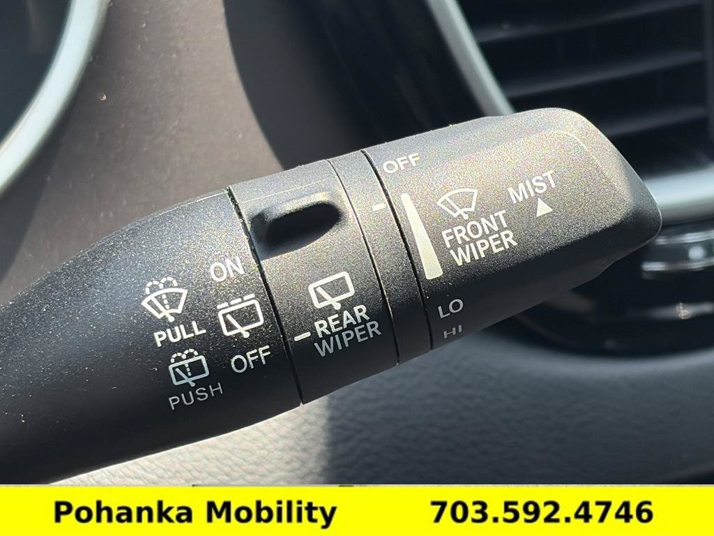 Used 2023 Chrysler Pacifica Touring-L FWD image 14