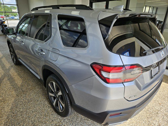 Used 2023 Honda Pilot Touring image 4