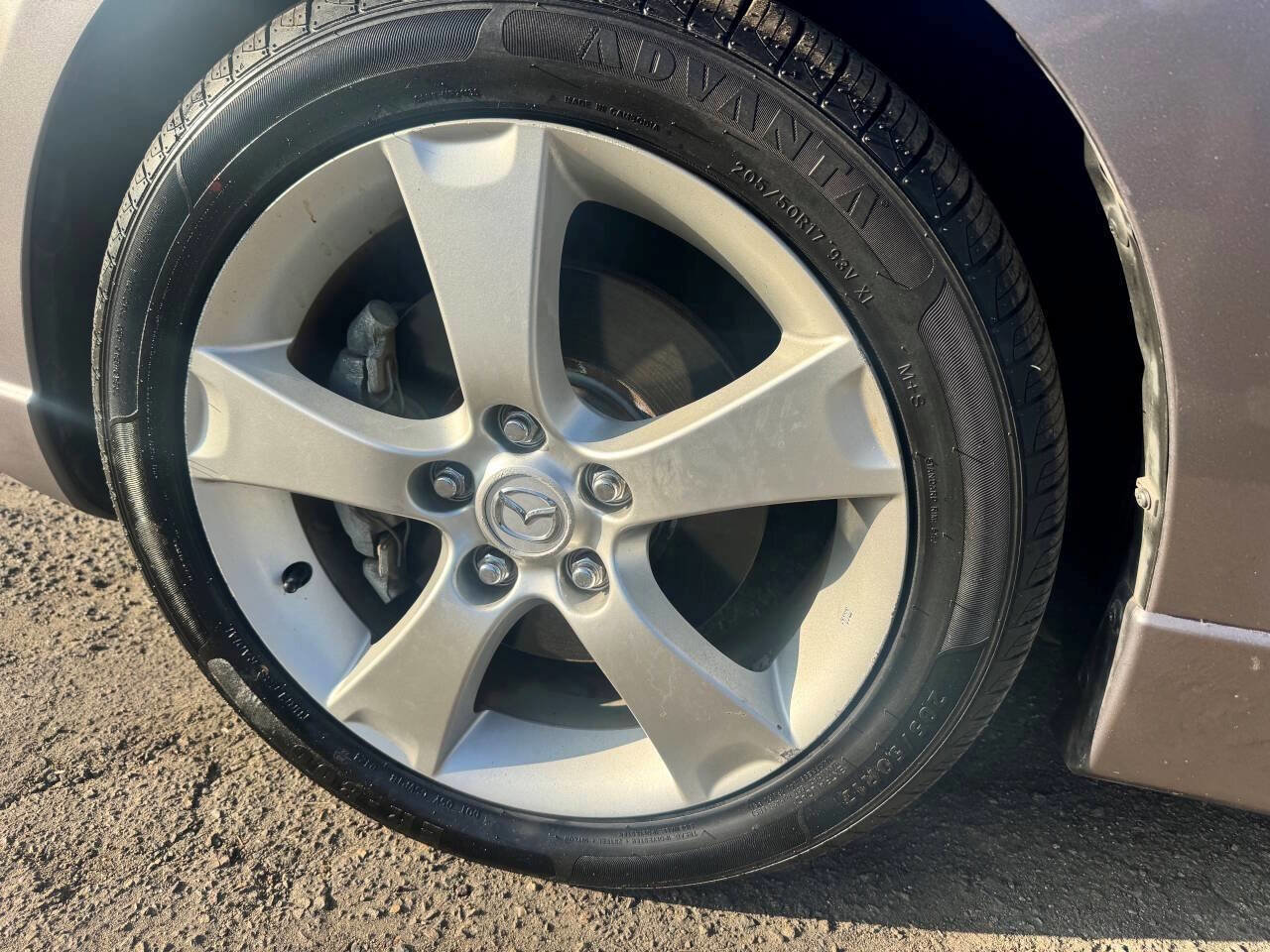 Used 2005 MAZDA MAZDA3 s w/ Moonroof & 6-CD Pkg image 9