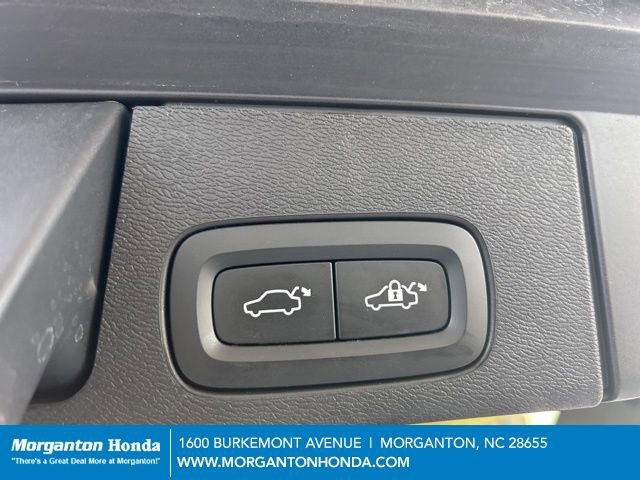 Used 2023 Volvo XC60 B5 Plus image 31