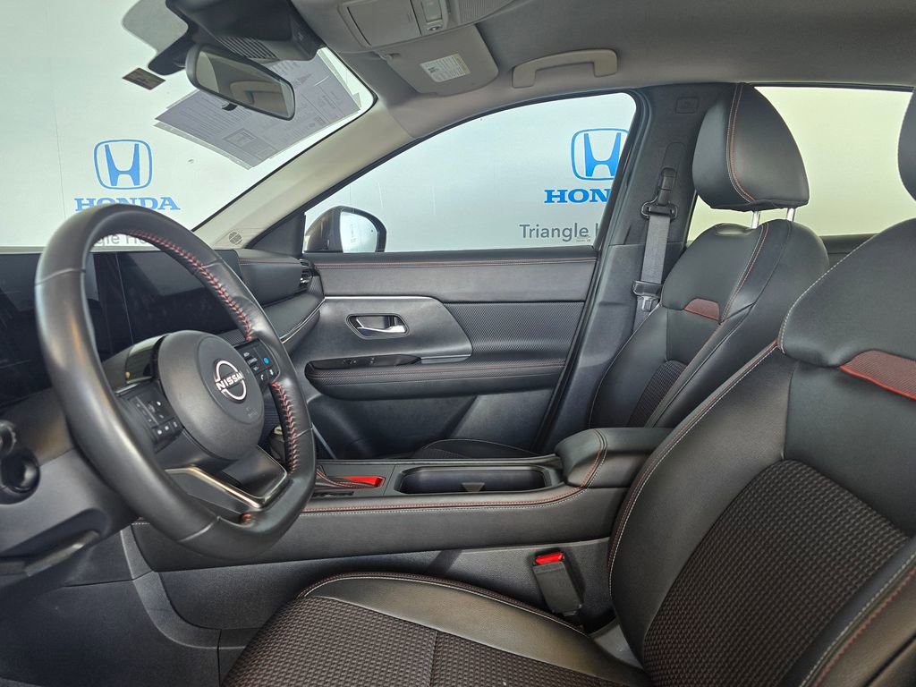 Used 2025 Nissan Kicks SR FWD image 11