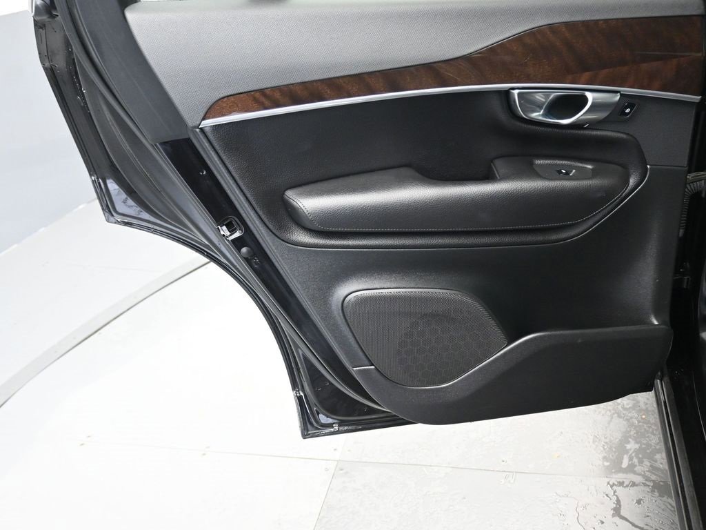 Used 2019 Volvo XC90 T6 Momentum w/ Protection Package Premier image 23