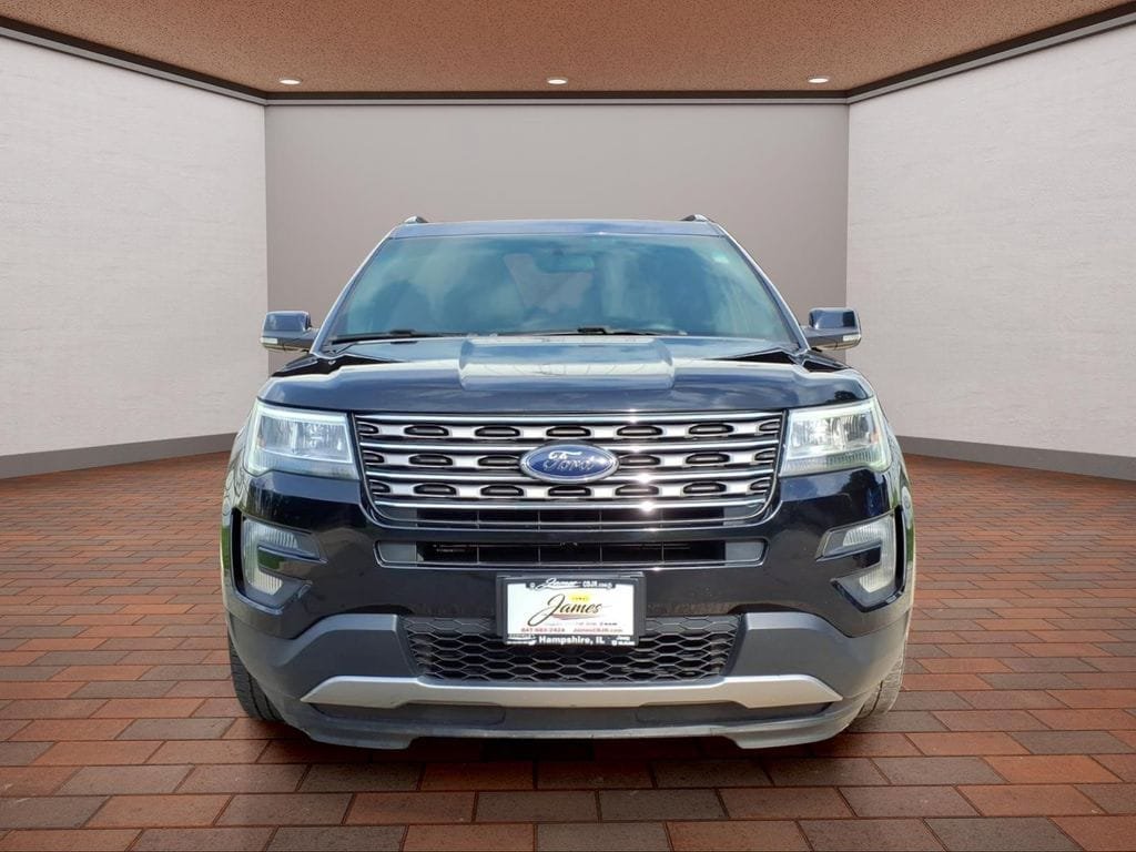 Used 2017 Ford Explorer XLT FWD image 2