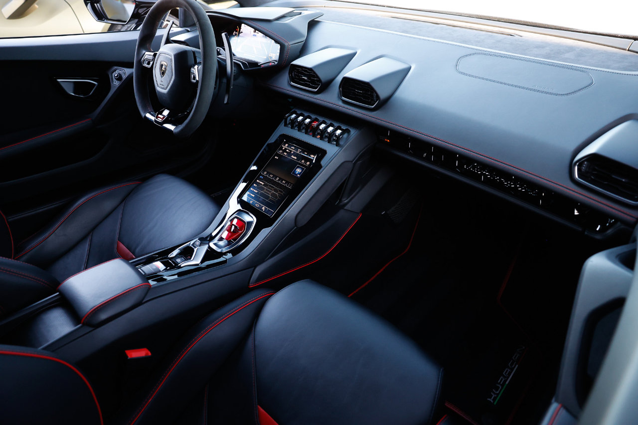 Used 2020 Lamborghini Huracan EVO image 13