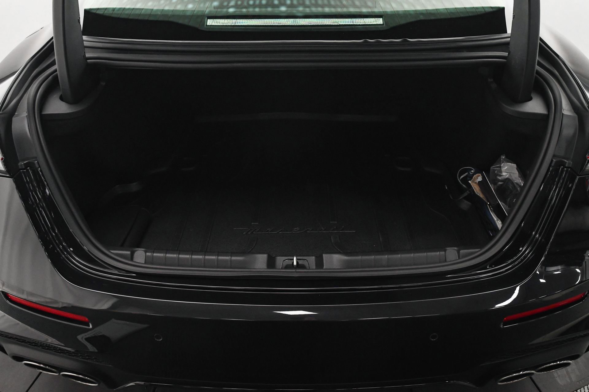 New 2024 Maserati Ghibli Modena Ultima Q4 image 7