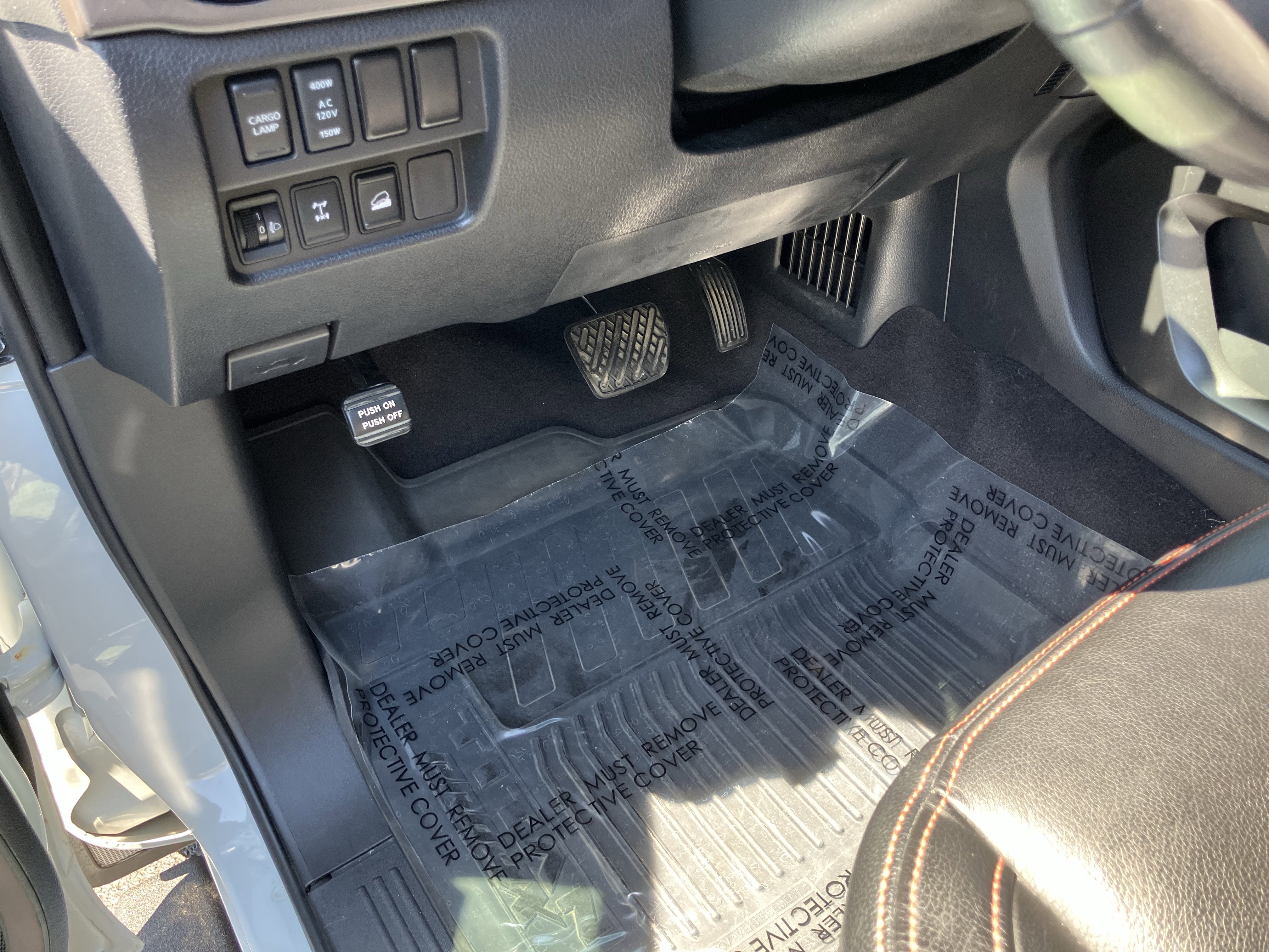 Used 2023 Nissan Titan PRO-4X w/ Pro-4x Convenience Package AWD/4WD image 18