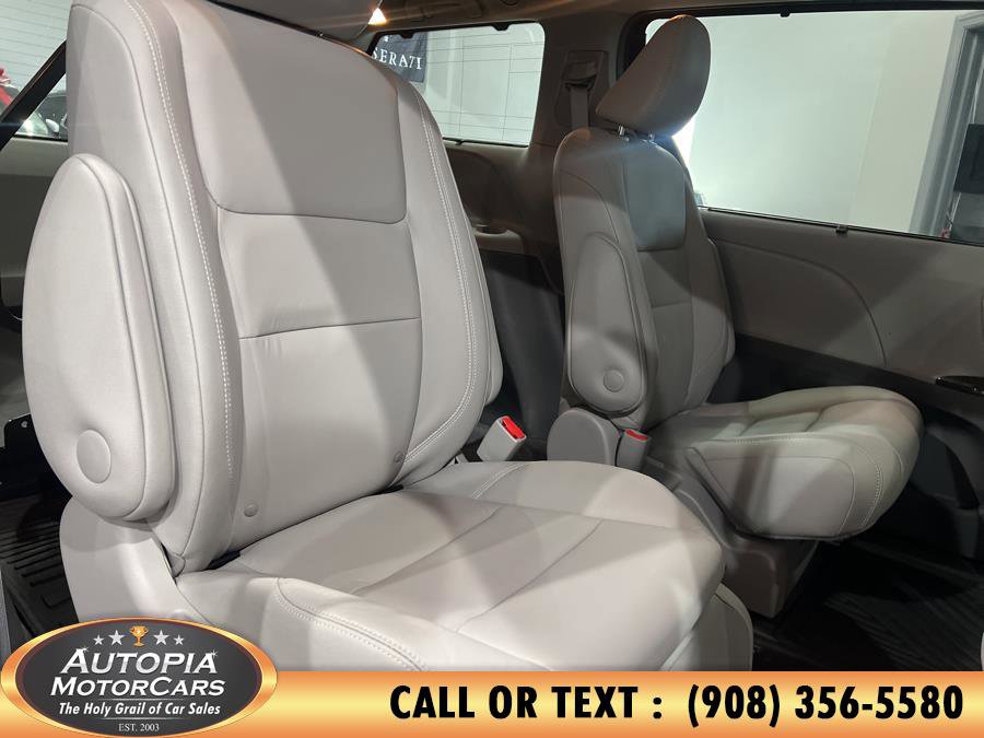 Used 2019 Toyota Sienna XLE image 22