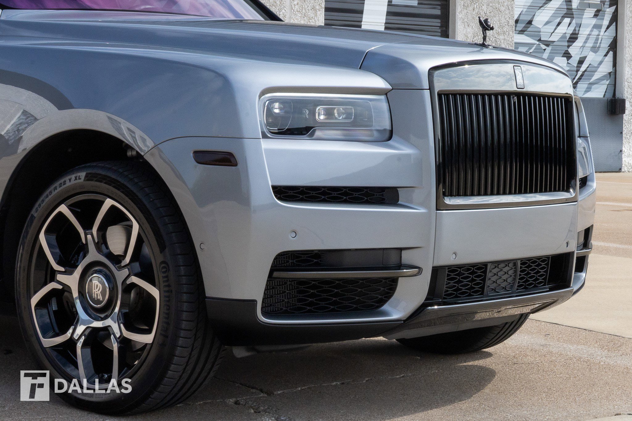Used 2022 Rolls-Royce Cullinan Black Badge w/ Dark Exterior Package image 2