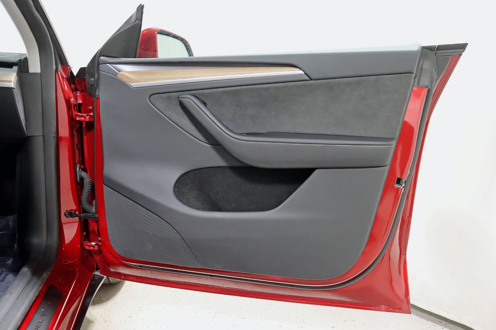 Used 2025 Tesla Model Y Long Range image 34