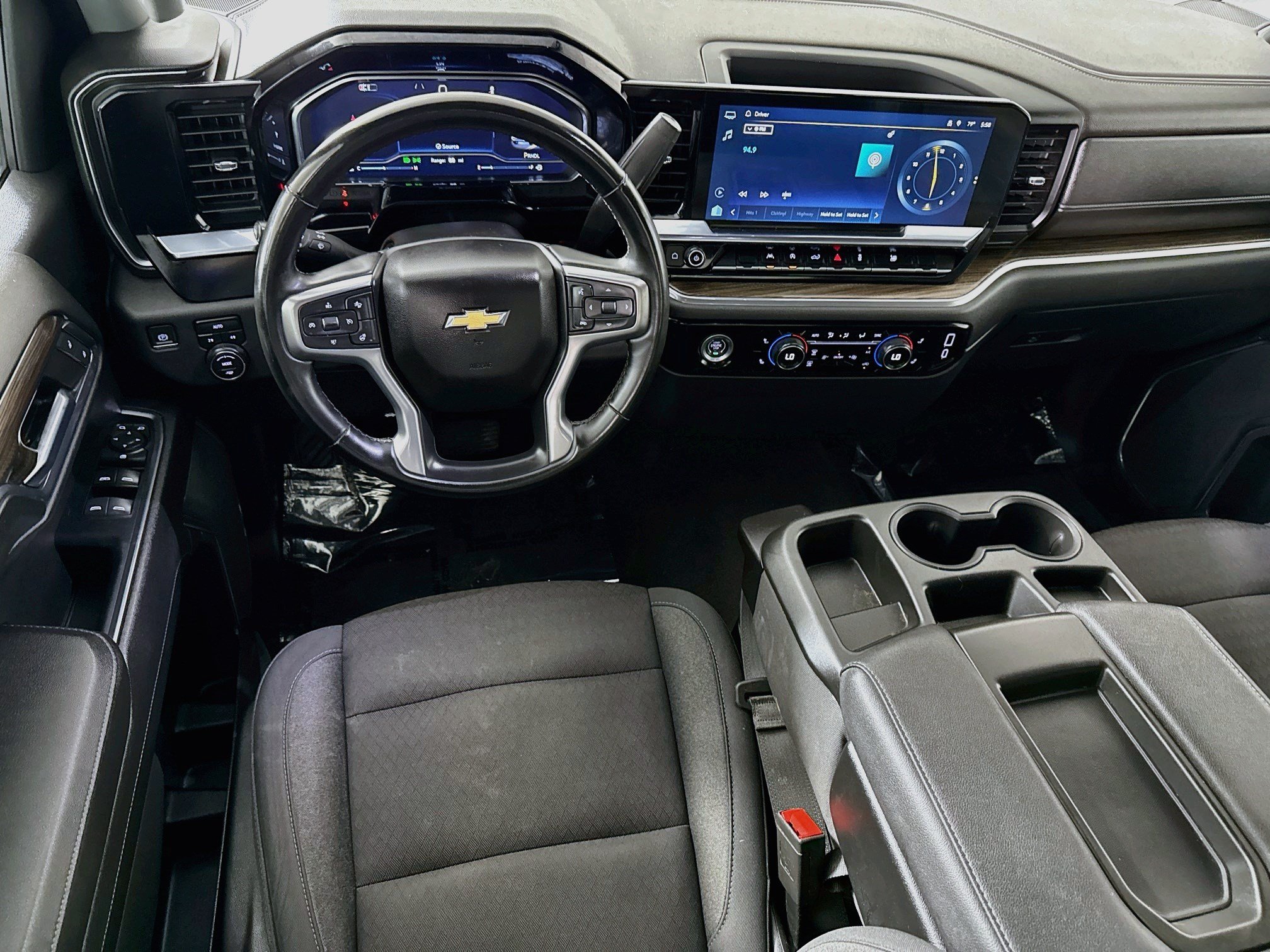 Used 2024 Chevrolet Silverado 1500 LT AWD/4WD image 17