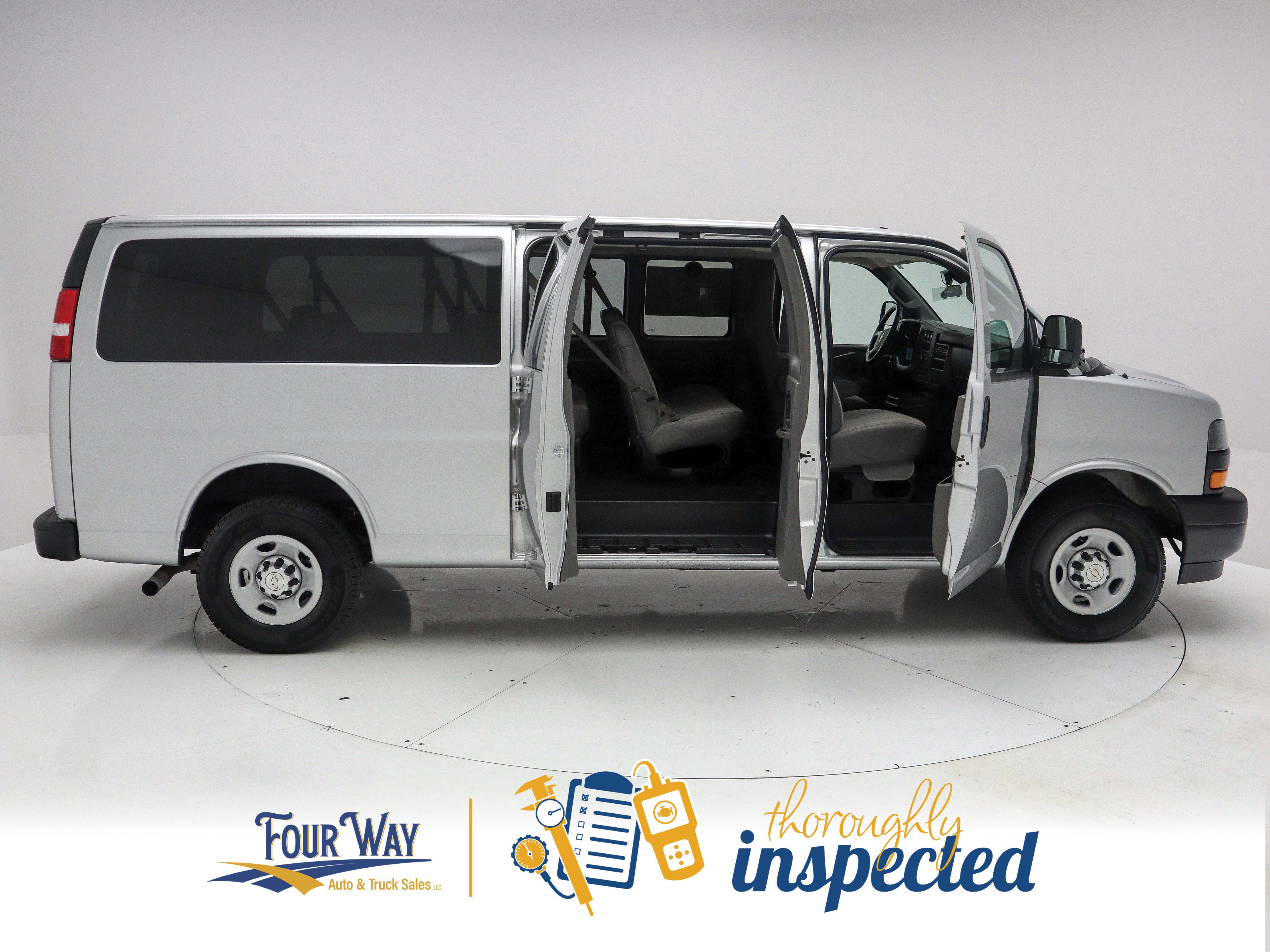 Used 2019 Chevrolet Express 3500 LS RWD image 3