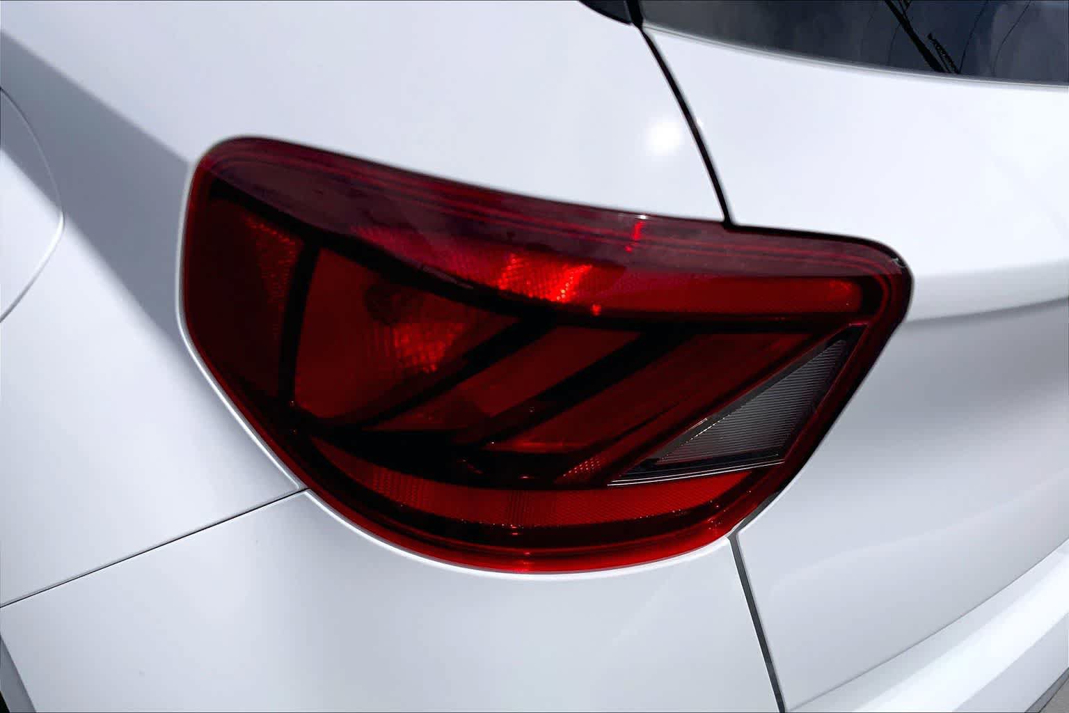 Used 2025 Hyundai Venue SEL FWD image 29