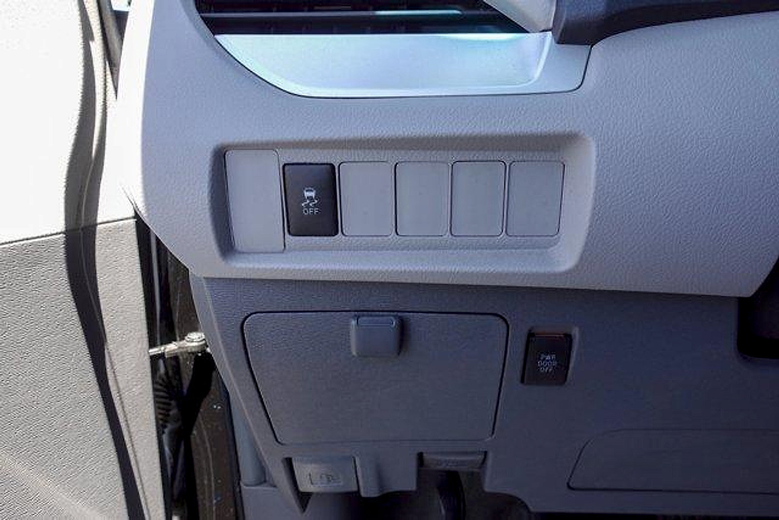 Used 2015 Toyota Sienna LE FWD image 14