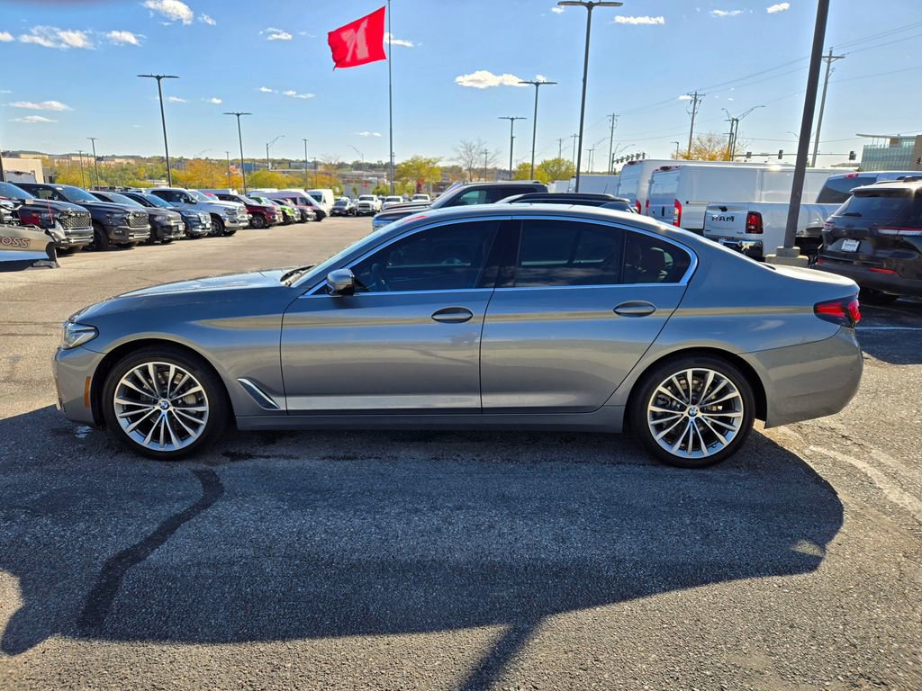 Used 2023 BMW 530i xDrive w/ Premium Package image 7