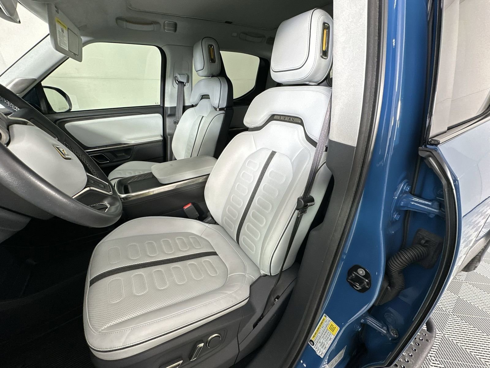 Used 2023 Rivian R1T Adventure AWD/4WD image 11