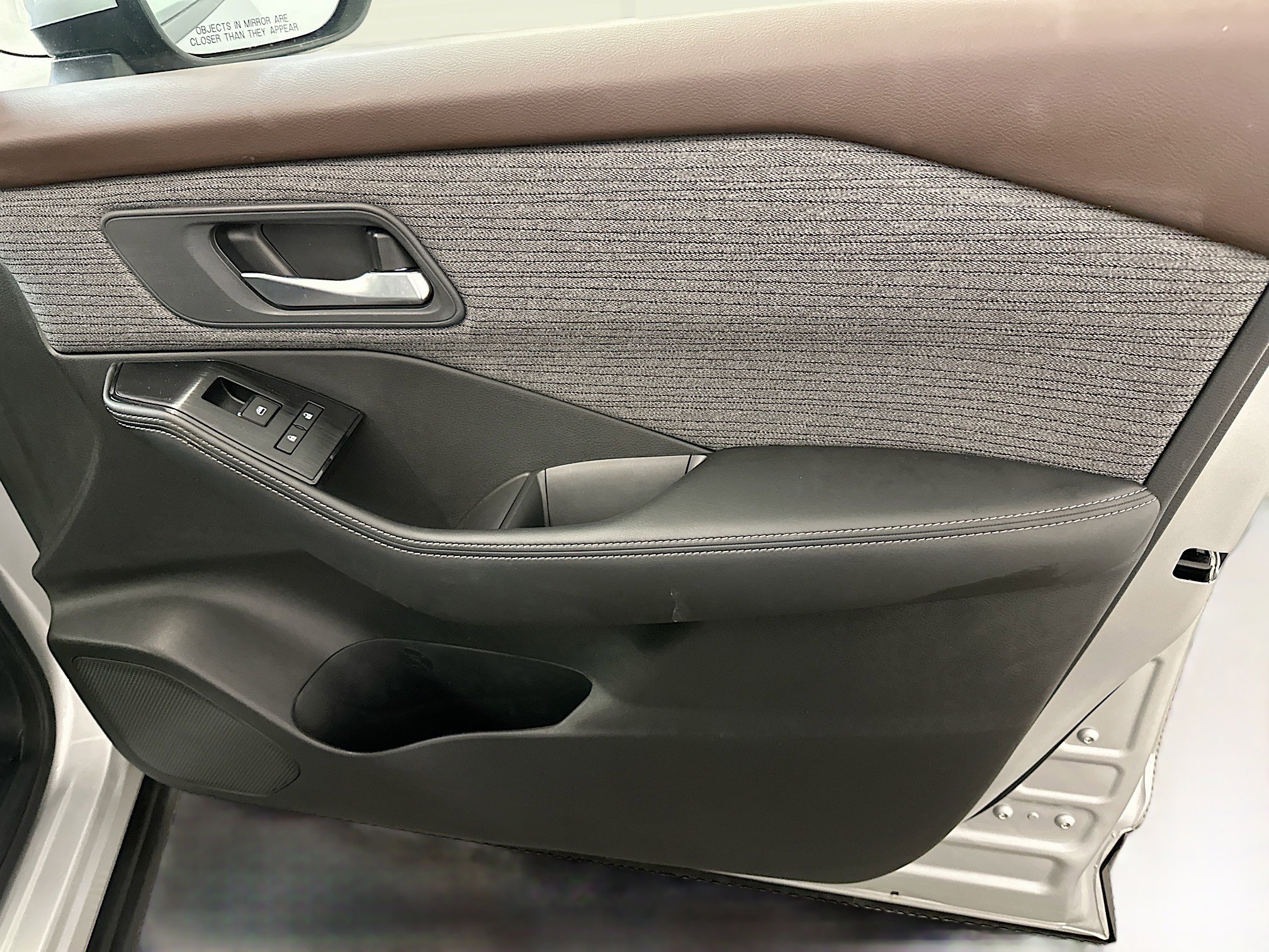 Used 2023 Nissan Rogue SV image 32