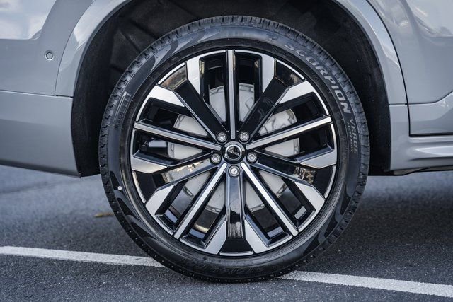 New 2026 Volvo XC90 B6 Plus w/ Protection Package Premier image 17