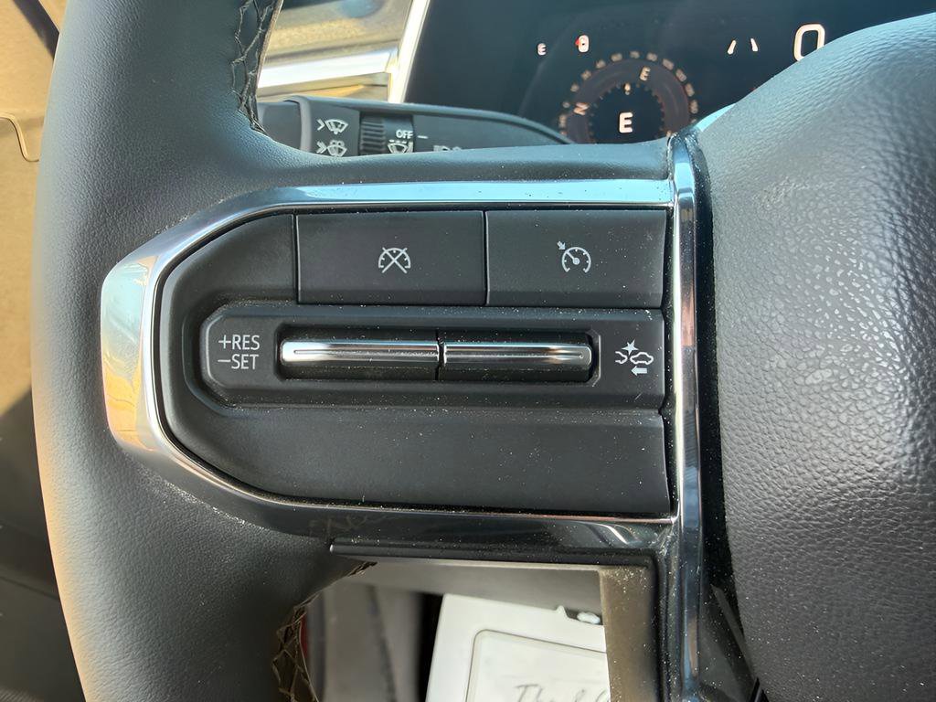 Used 2023 GMC Canyon Denali image 16