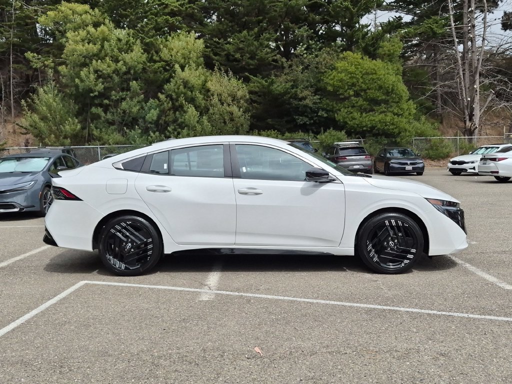 New 2027 Nissan Sentra SR w/ SR Premium Package FWD image 4