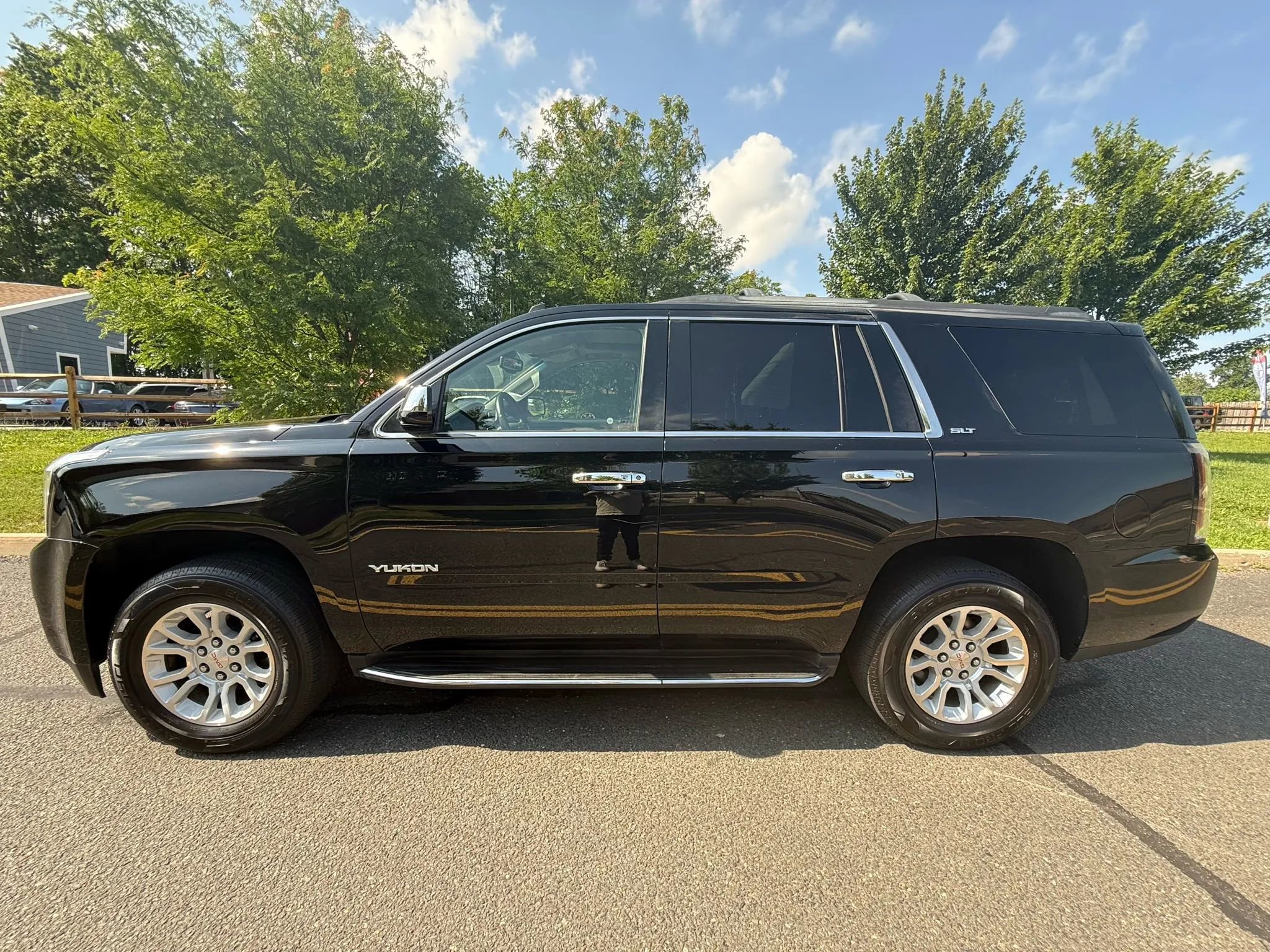 Used 2015 GMC Yukon SLT w/ HD Trailering Package image 3