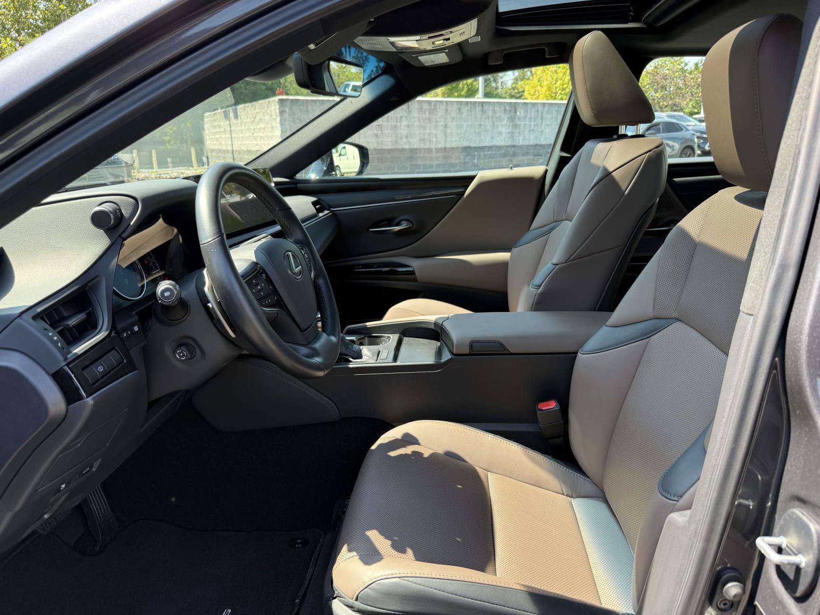 Used 2025 Lexus ES 350 w/ Premium Package FWD image 13