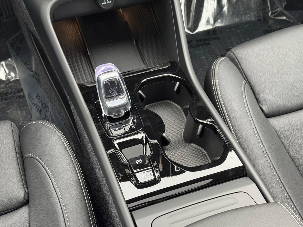 New 2026 Volvo XC40 B5 Plus w/ Protection Package Premier AWD/4WD image 14