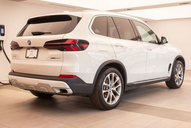 Used 2025 BMW X5 xDrive50e image 6