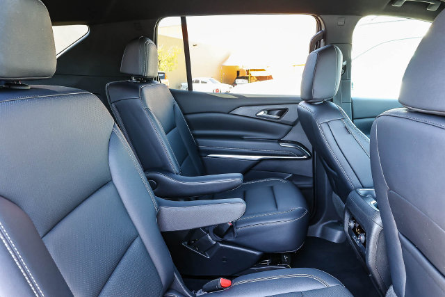 Used 2025 Chevrolet Traverse LT AWD/4WD image 19