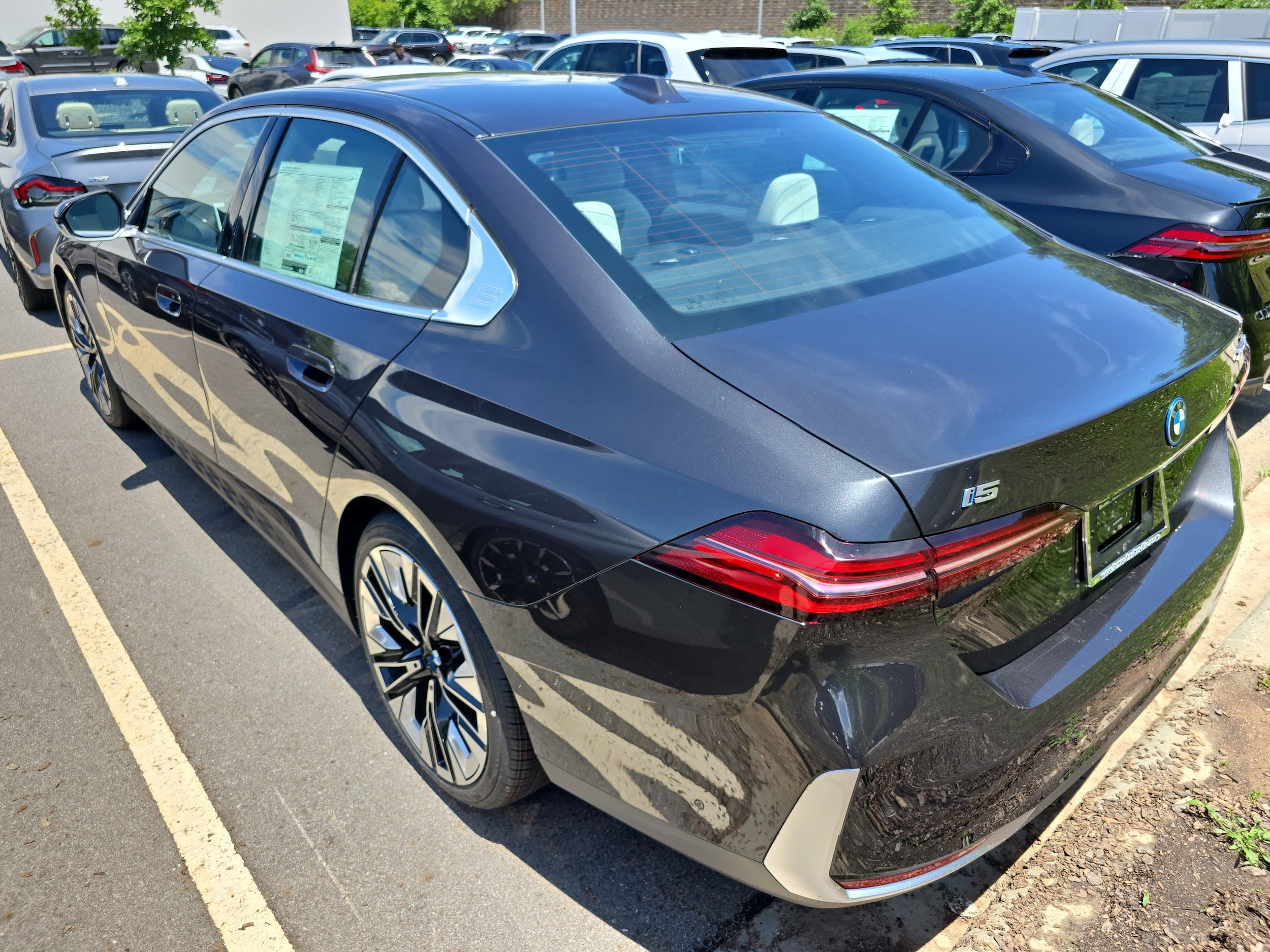 New 2027 BMW i5 xDrive40 AWD/4WD image 3