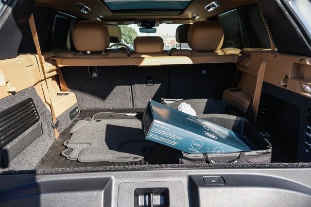 New 2025 Land Rover Range Rover Long Wheelbase SE image 24