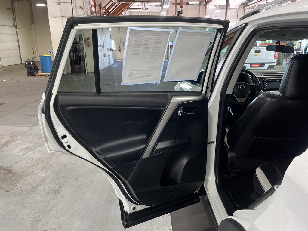 Used 2016 Toyota RAV4 XLE AWD/4WD image 21