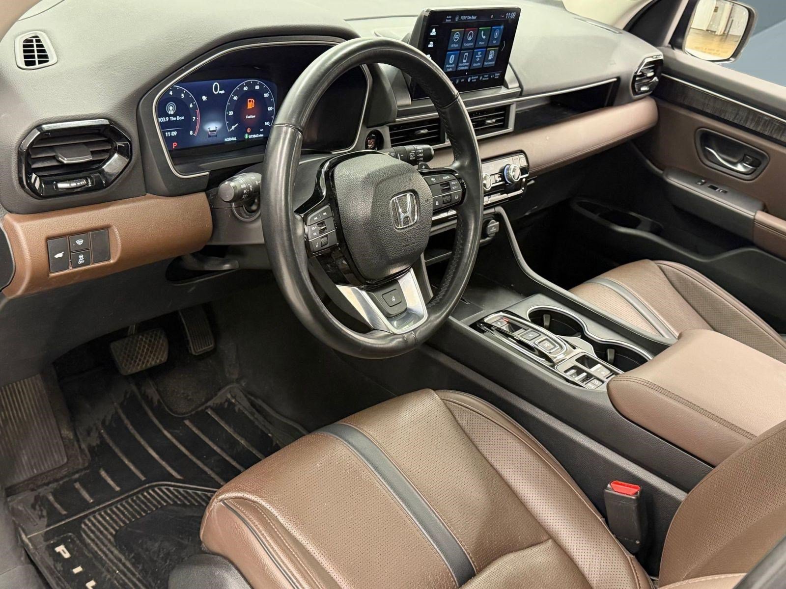 Used 2023 Honda Pilot Elite image 3