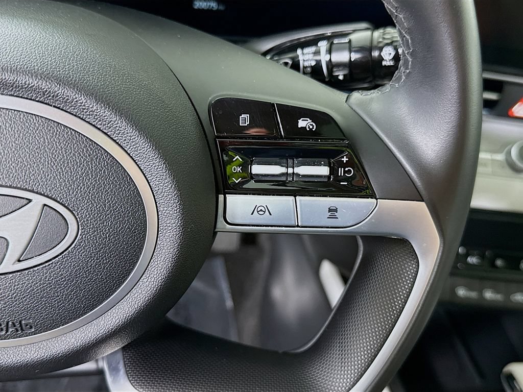 Certified 2025 Hyundai Elantra Limited FWD image 25