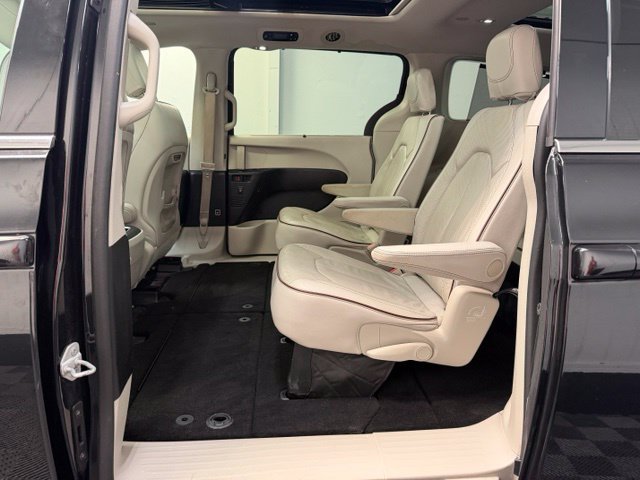 Used 2019 Chrysler Pacifica Limited FWD image 30