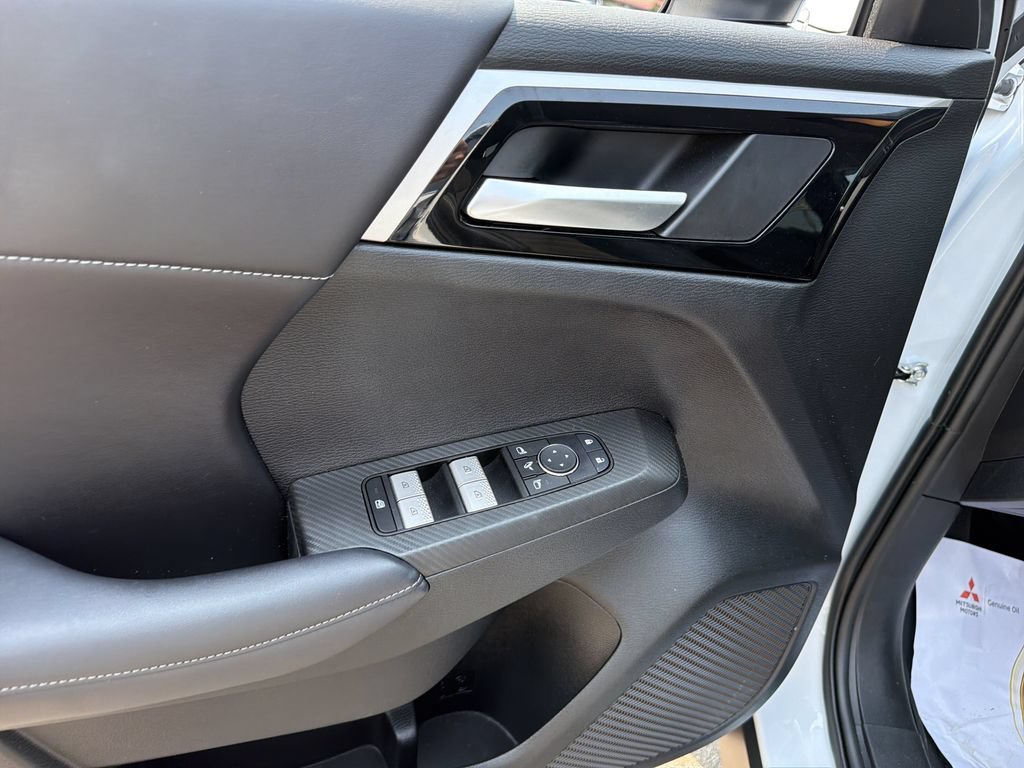 Used 2024 Mitsubishi Outlander SE AWD/4WD image 15