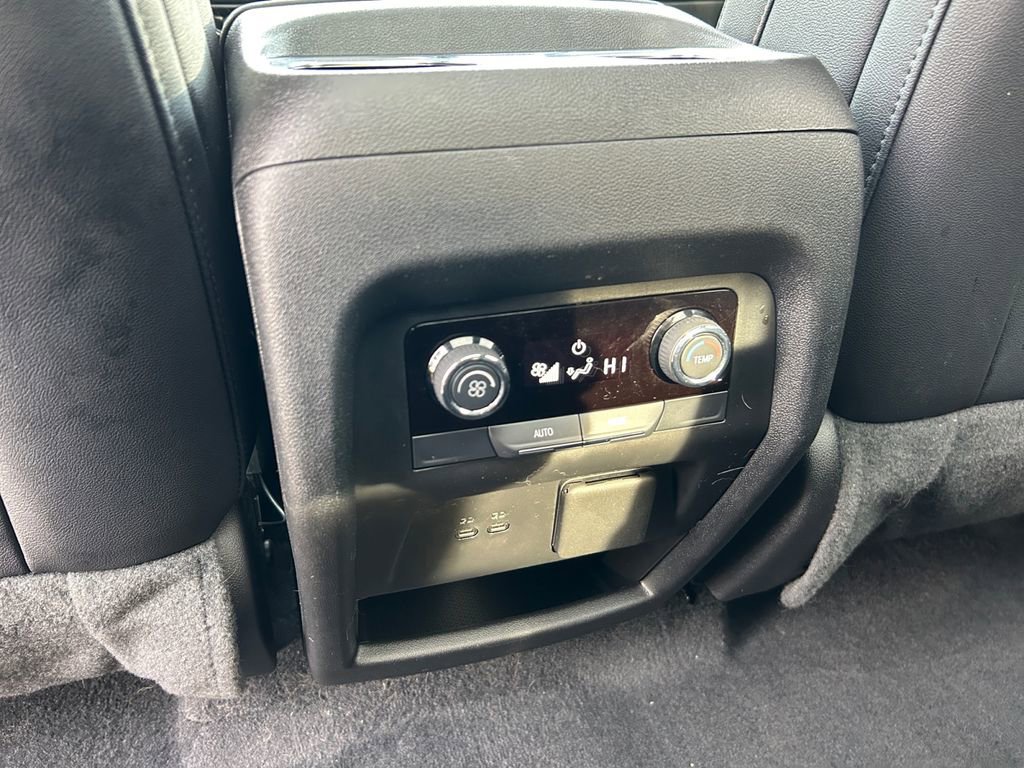 Used 2025 Chevrolet Traverse Z71 image 37