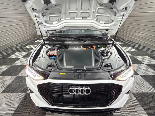 Used 2022 Audi e-tron Premium w/ Convenience Plus Package image 43