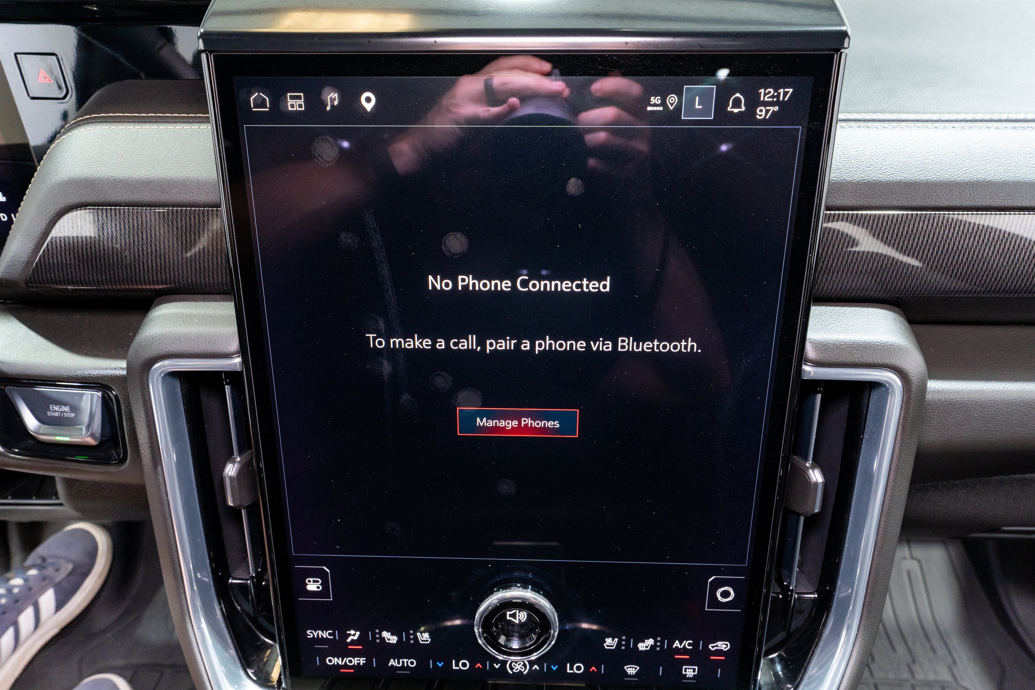 Used 2025 GMC Yukon Elevation w/ Elevation Premium Package AWD/4WD image 21