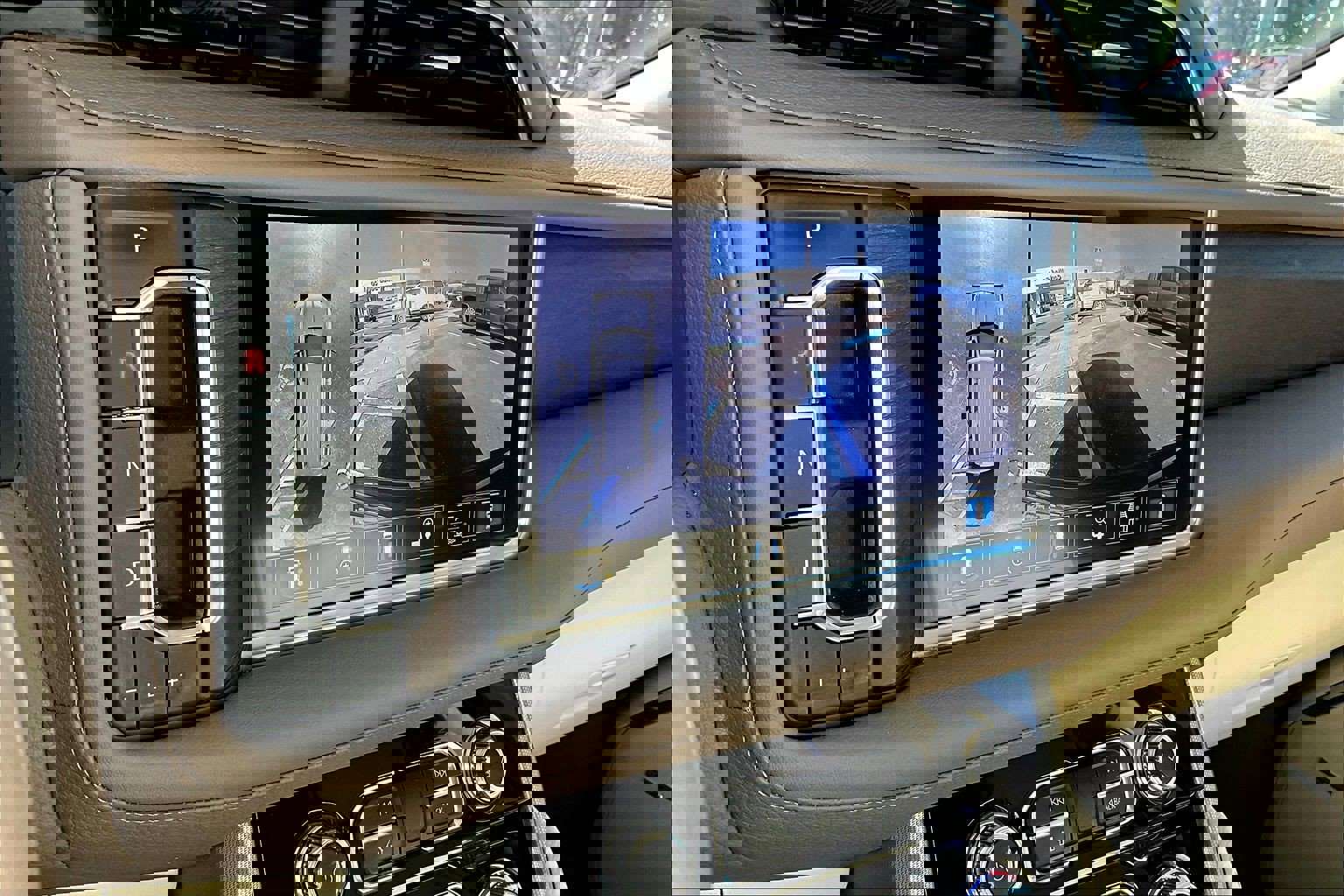 Used 2021 GMC Yukon Denali w/ Denali Premium Package image 23