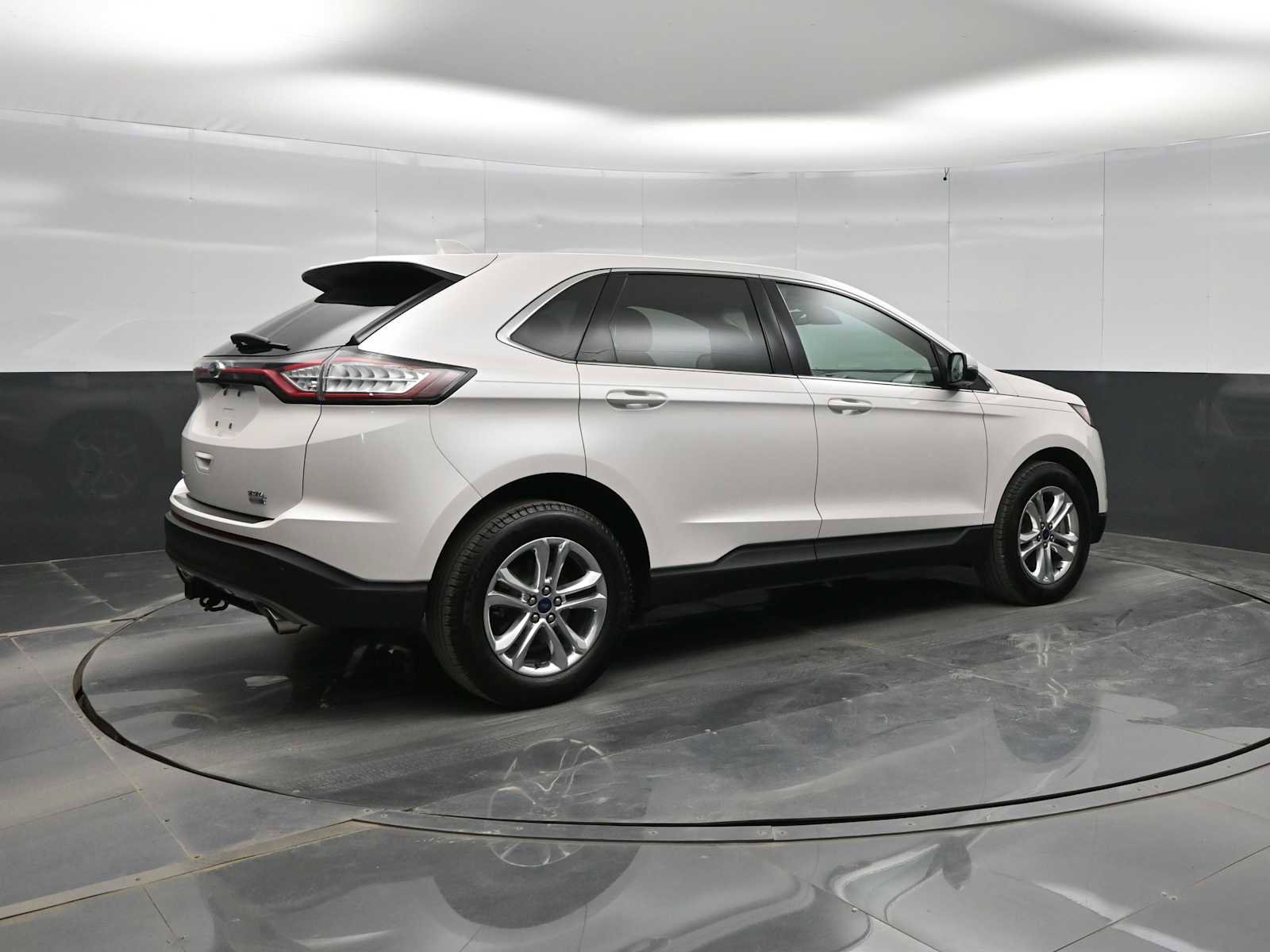 Used 2018 Ford Edge SEL w/ Equipment Group 201A image 8