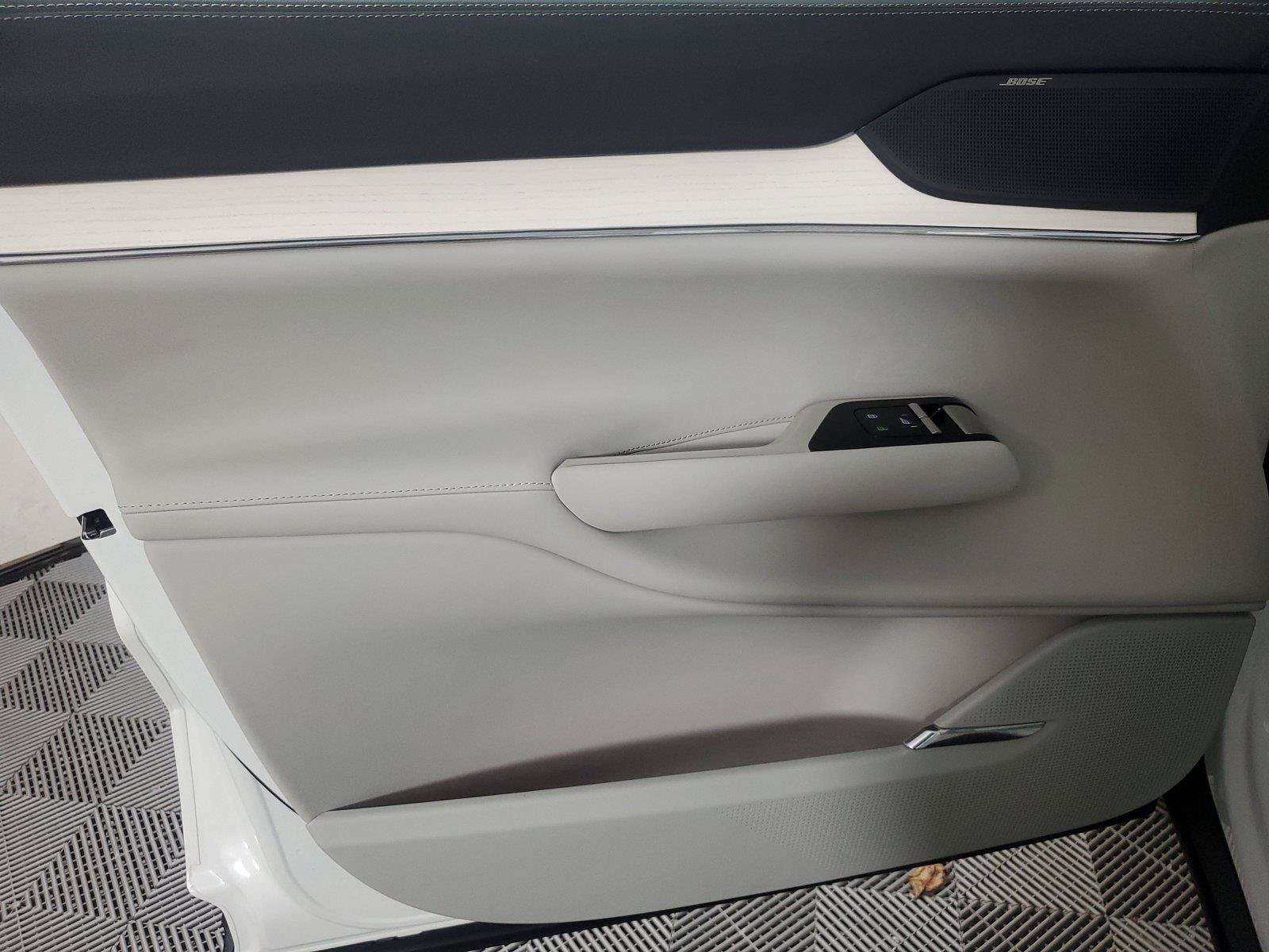 Certified 2025 Volvo EX90 Plus AWD/4WD image 19