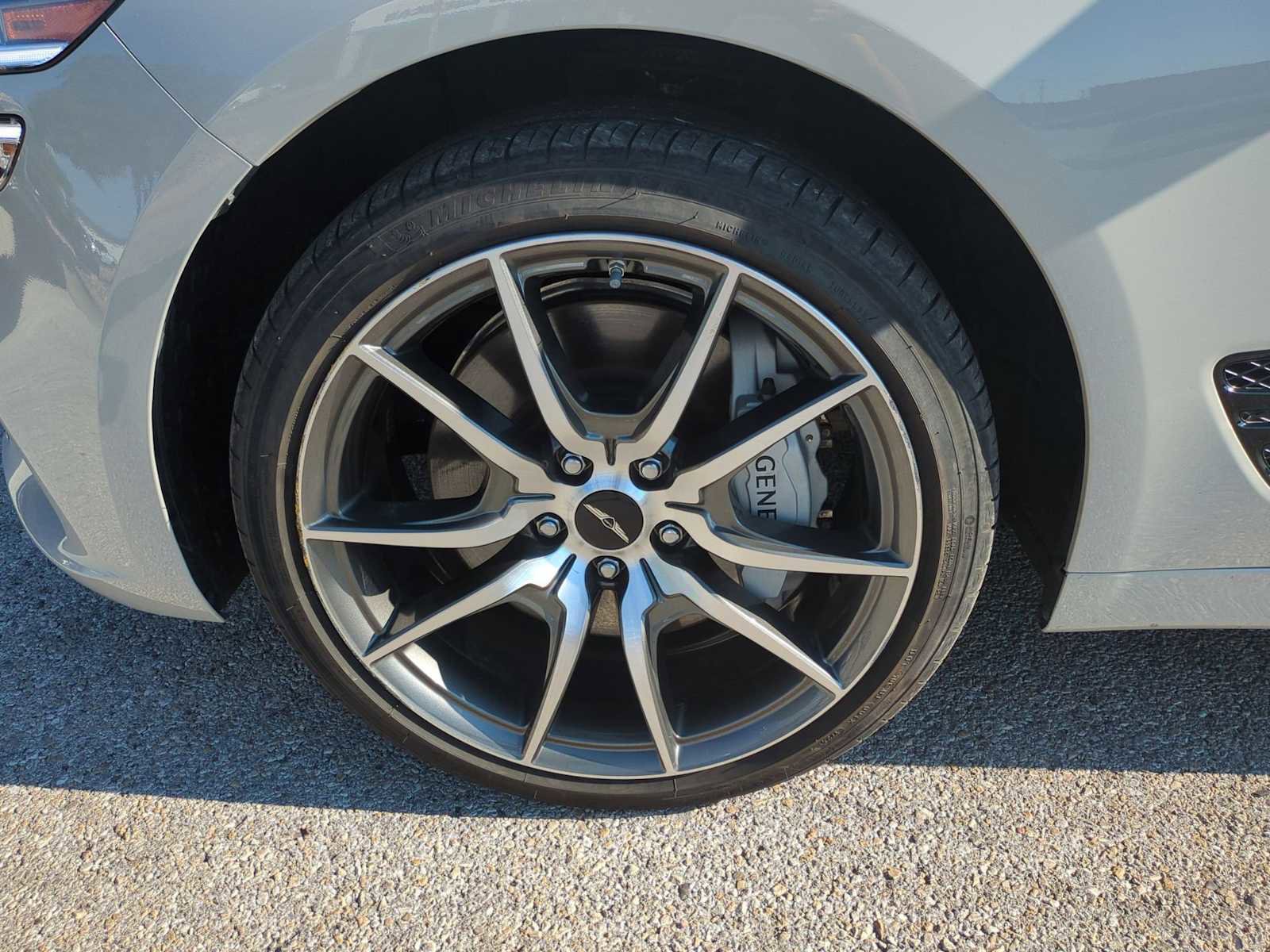 Used 2025 Genesis G70 2.5T image 33